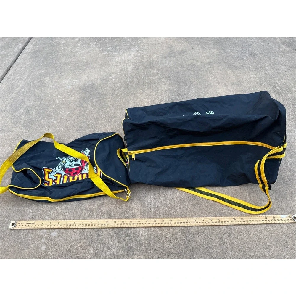 Vintage MLB Pittsburgh Pirates Duffel Gym Bag Old Logo 1990s‎ SGA Stadium Issue